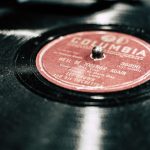 Come funziona una classifica musicale: differenze tra FIMI, Billboard e Spotify